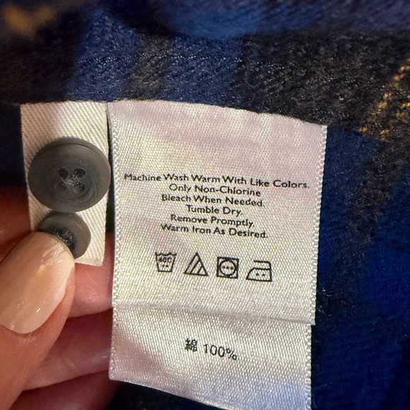 Eddie Bauer Men’s XL Blue and Gray Flannel button down shirt - Picture 6 of 6